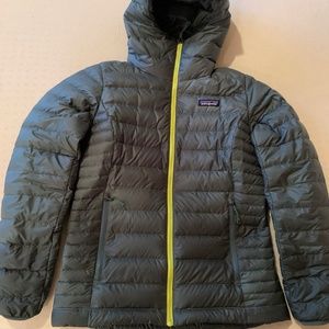 Patagonia Women's Down Sweater Hoody XS Regan Green color